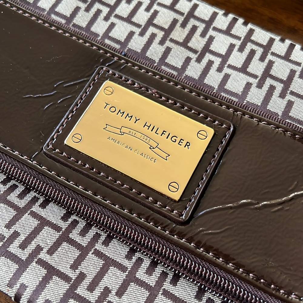 Brown & Tan Tommy Hilfiger signature pattern clutch